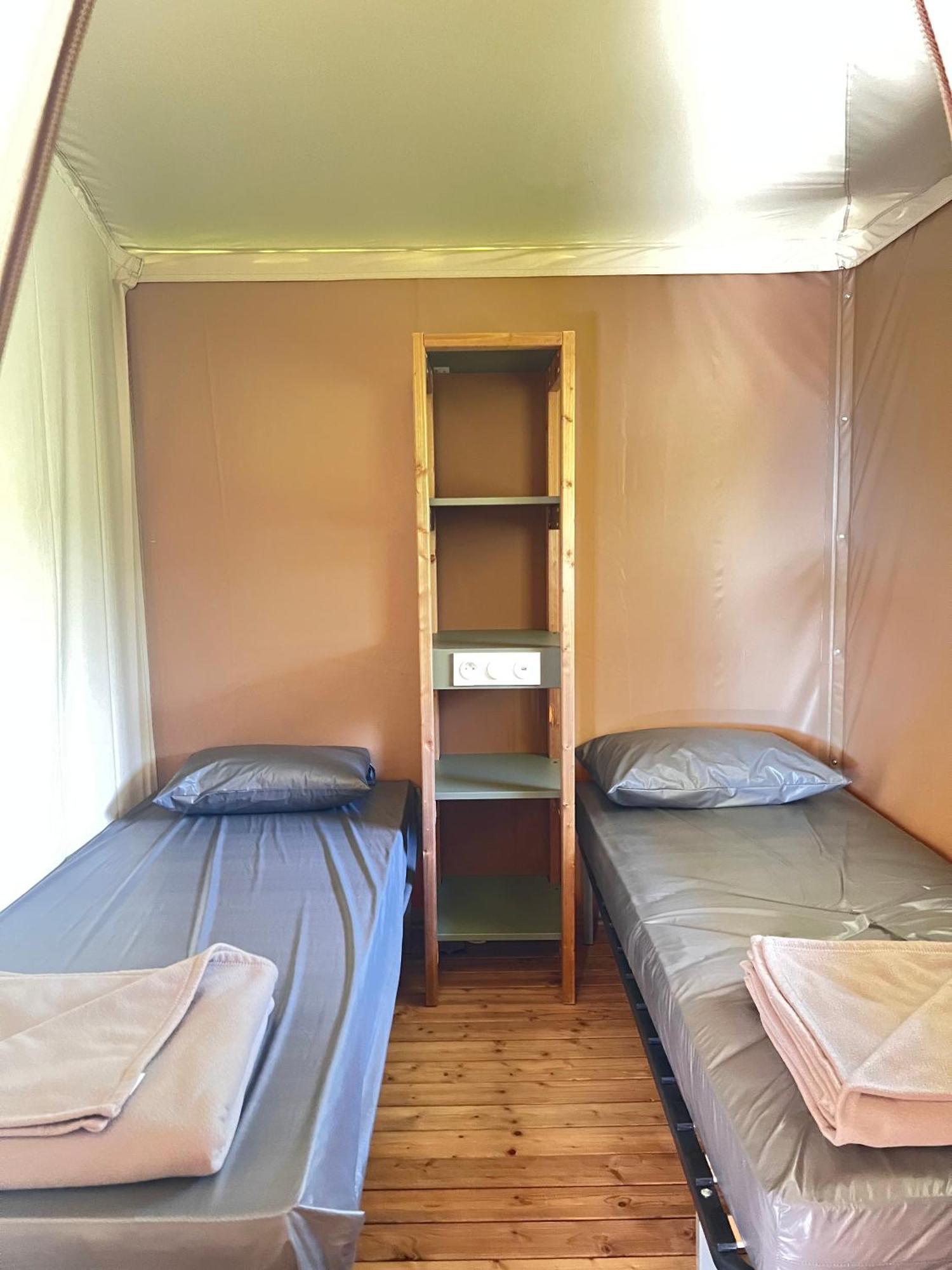 Campasun Camping International d'Aups Bagian luar foto